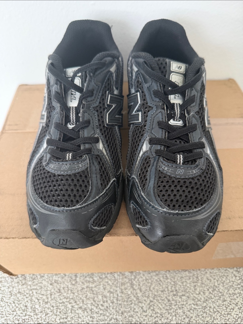 New Balance 740 - Picture 2 of 5
